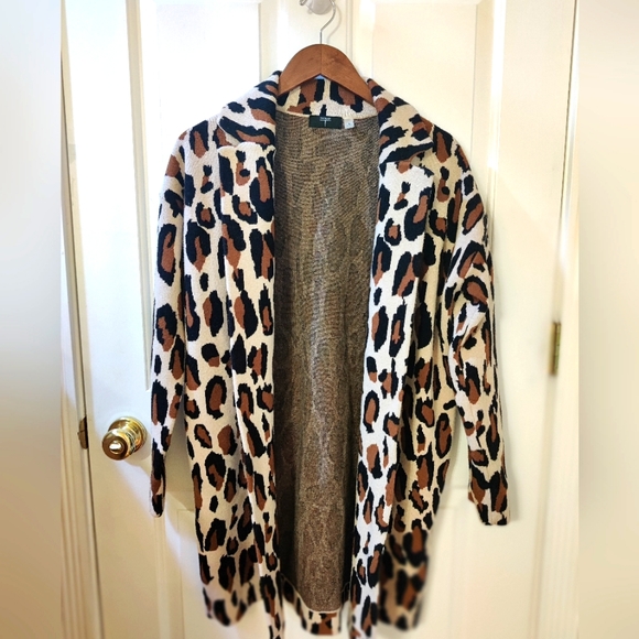 Tahari Animal Print Cardigan - Size M/L - Picture 2 of 9